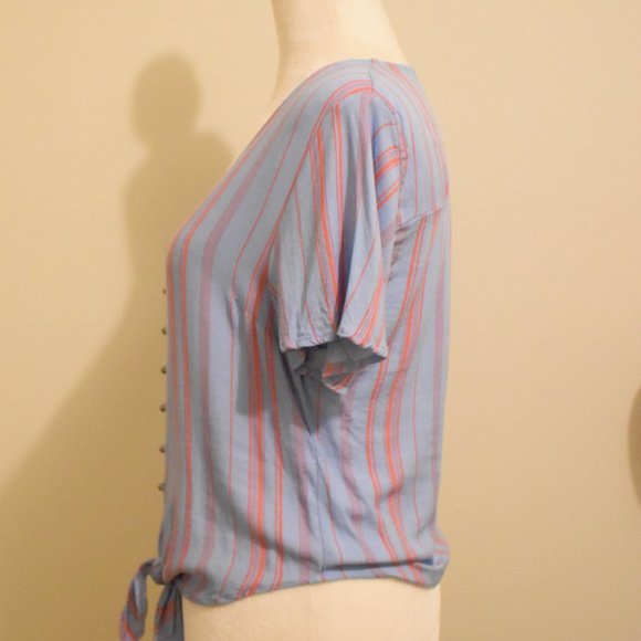 Urban Romantics Tie Front Button up Top, Size M - Picture 2 of 5